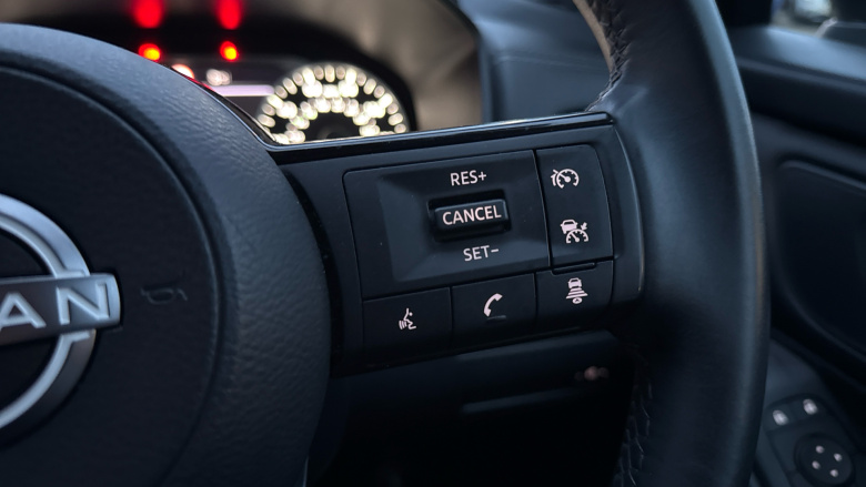 Nissan Qashqai 1.3 DiG-T MH Acenta Premium 5dr Petrol Hatchback